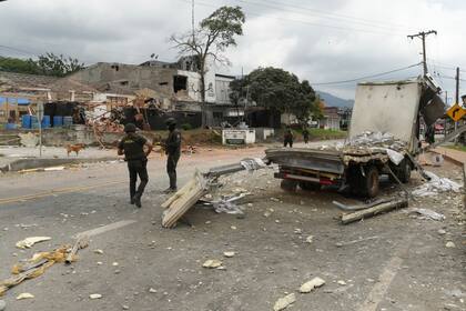Un muerto y varios heridos en explosión de camión frente a estación policial al suroeste de Colombia