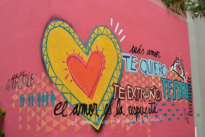 Un mural callejero dedicado al amor