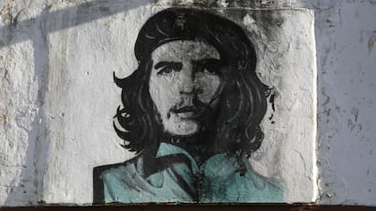Un mural del guerrillero argentino Che Guevara, en Cuba
