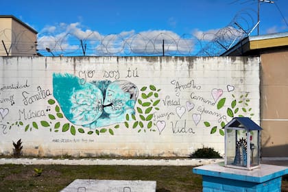 Un mural en las paredes del Penal 54