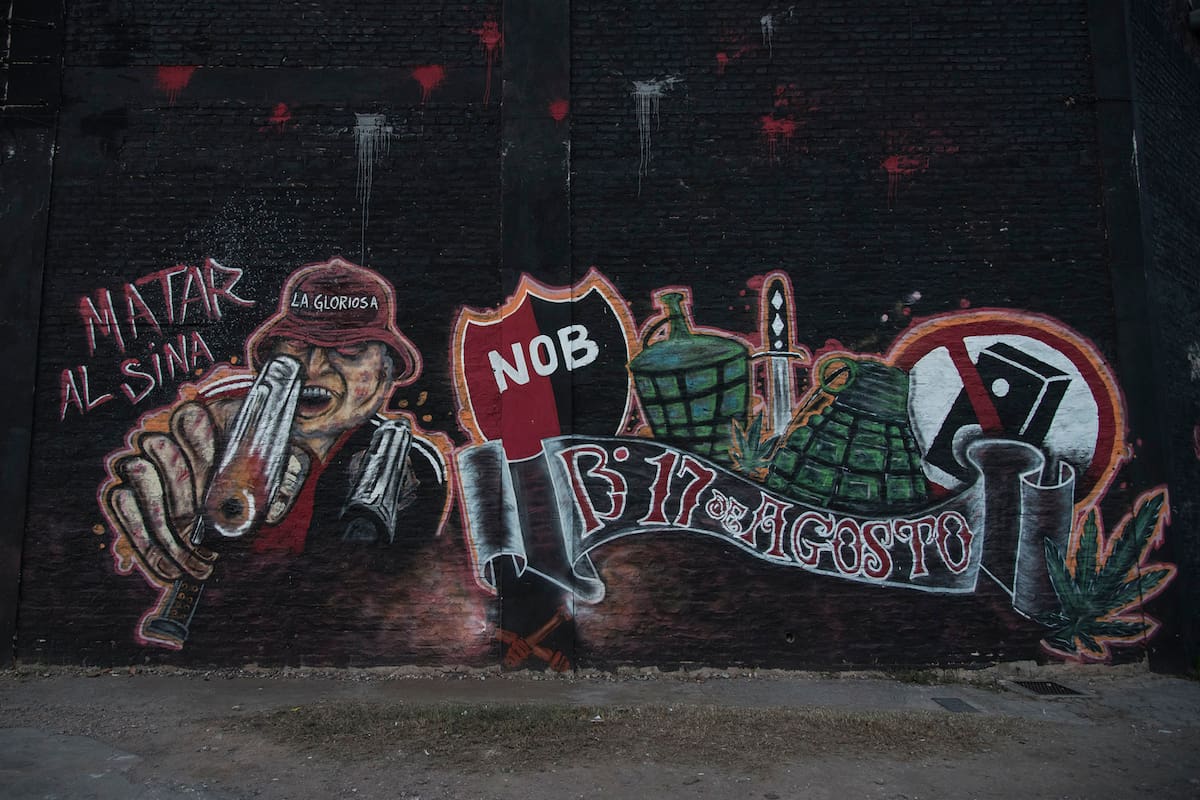 Un mural suficientemente explícito de la barra brava de Newells en La Granada, sur de Rosario.
Foto: Marcelo Manera