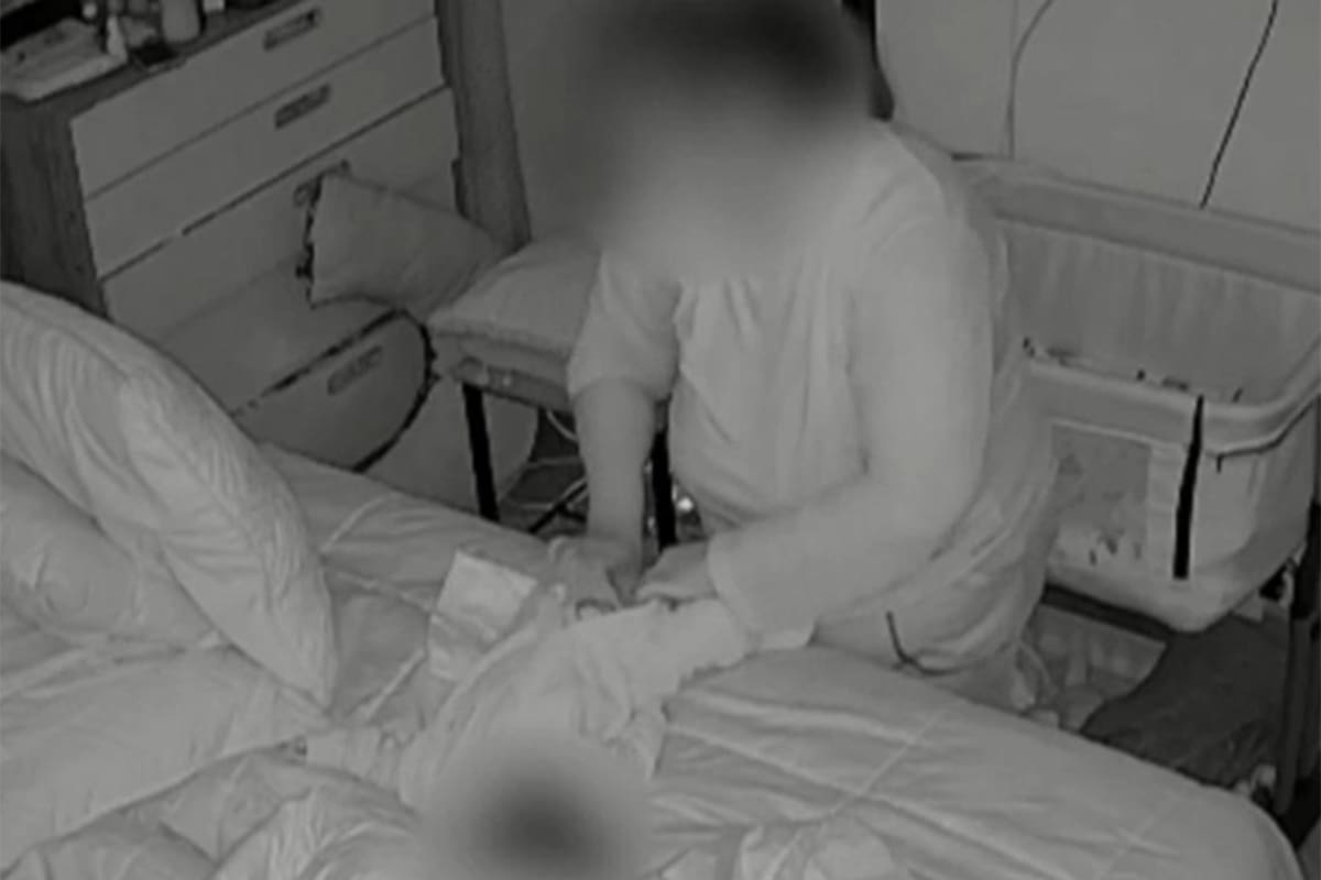 Un niñera fue detenida por golpear a un bebé de siete meses