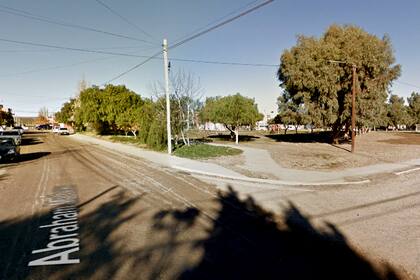 Un niño de 10 años murió ahorcado mientras jugaba con una soga en un ábol de sucas ubicada en la calle Abraham Lincoln en Puerto Madryn