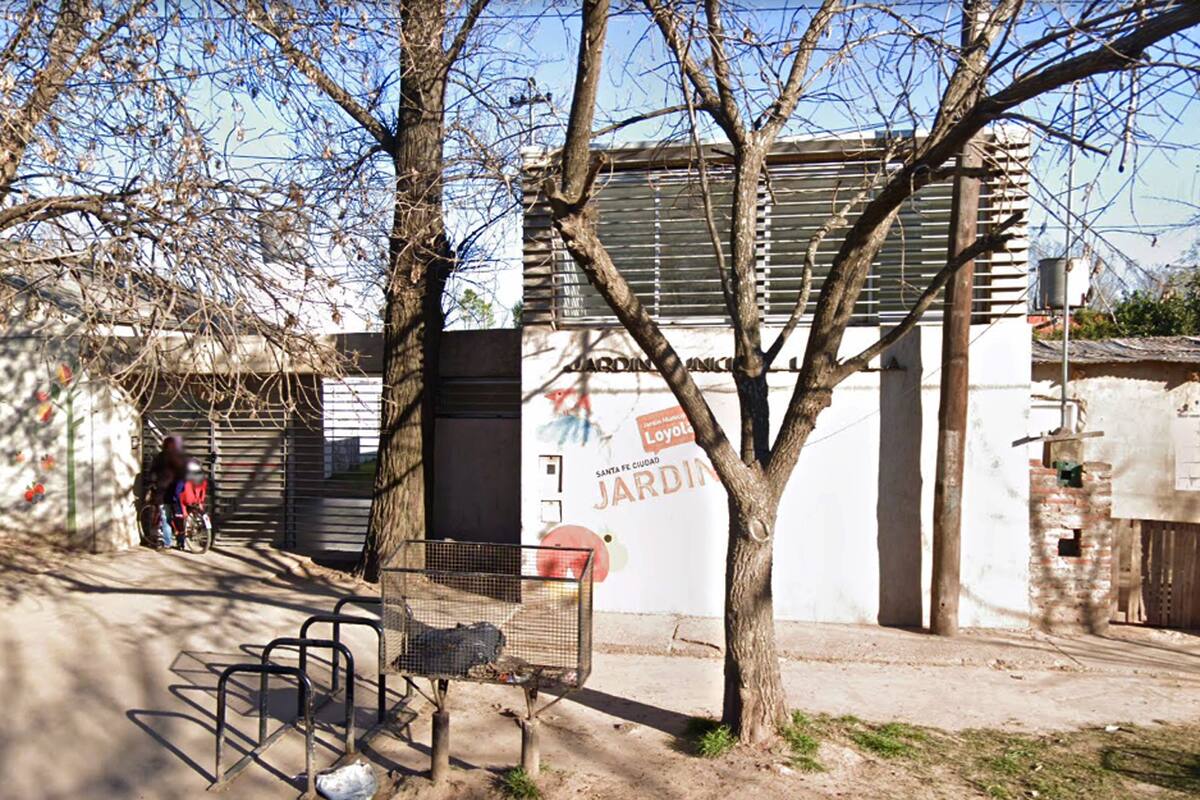 Un niño de dos años fue al jardín con una pistola en su mochila