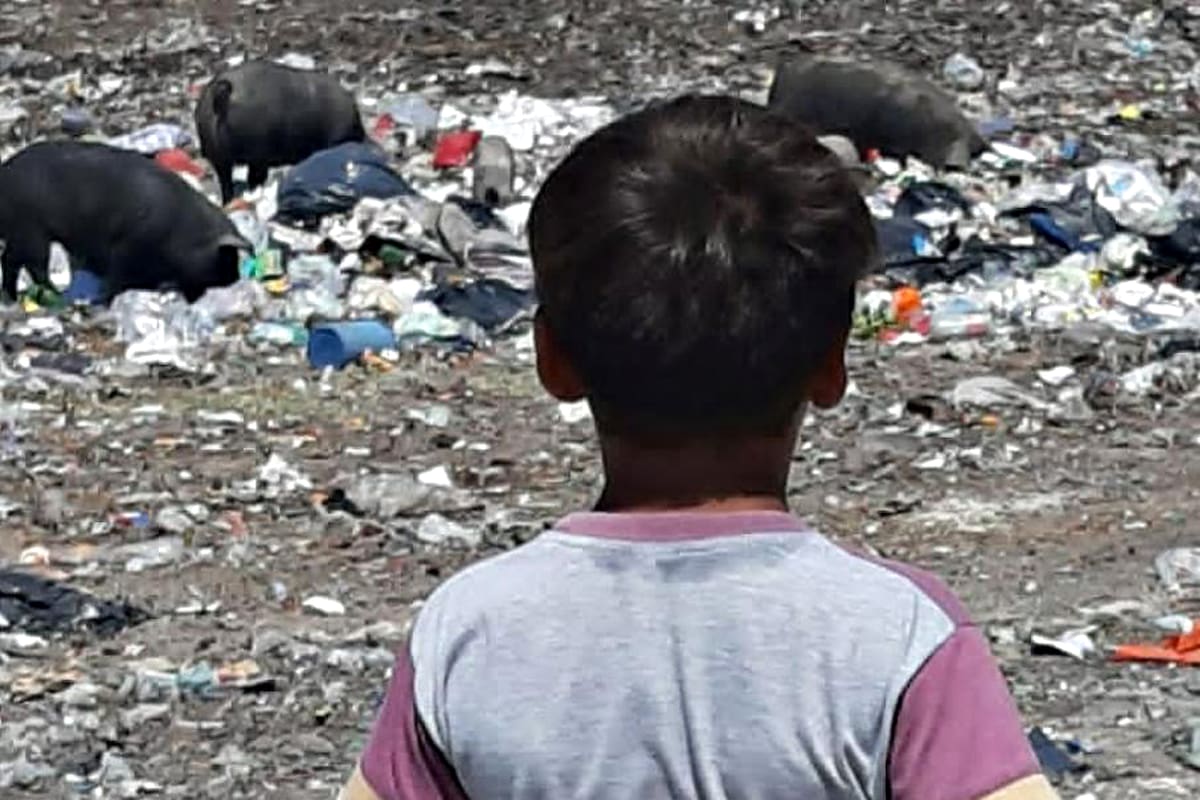Un niño en el basural de San Martín