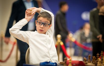 Un niño: eso es todavía Faustino Oro, un futbolista hogareño que aprendió a jugar al ajedrez cuando por la cuarentena no se podía salir de las viviendas y pateaba la pelota en el living del departamento de Buenos Aires.