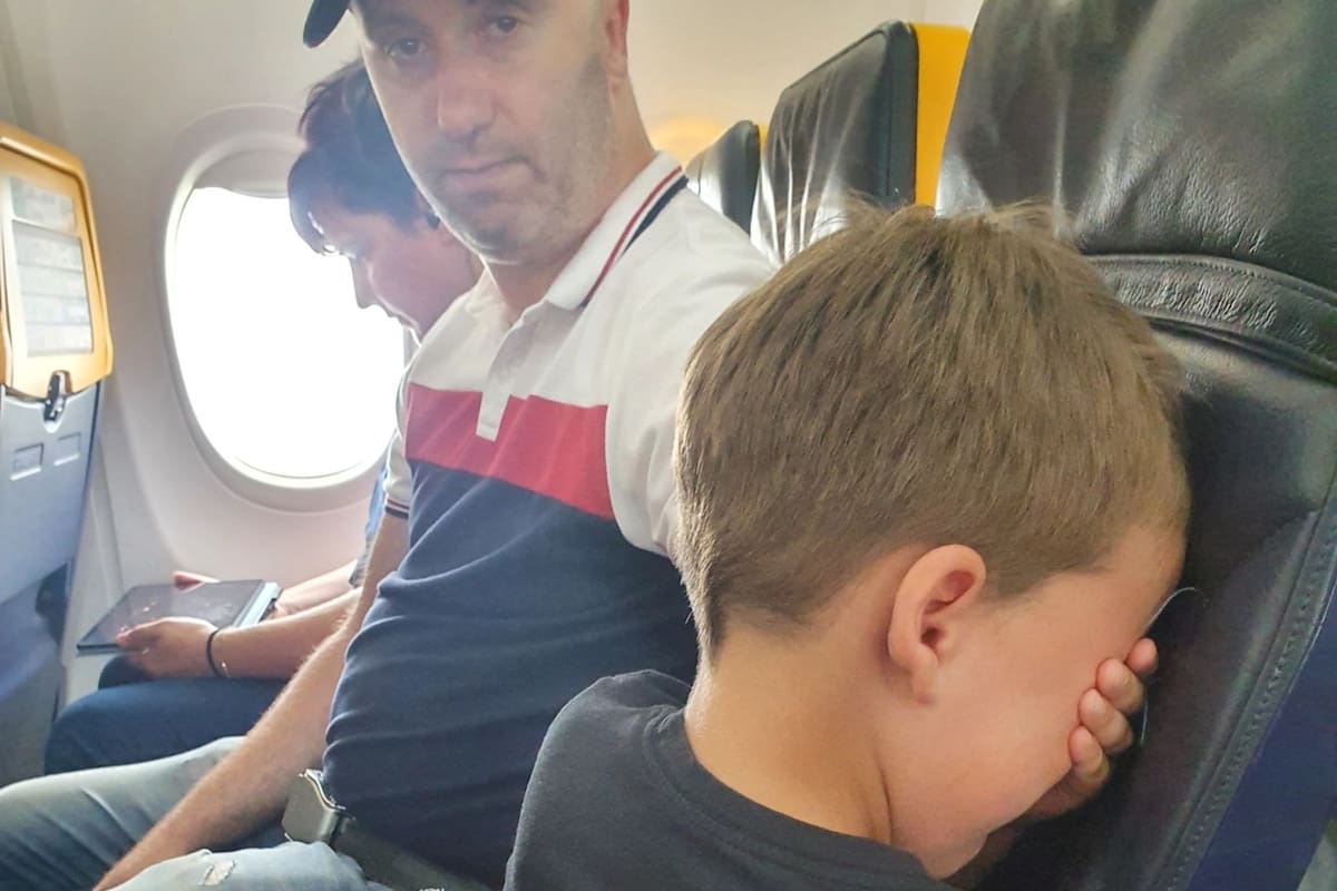 Un niño lloró en el avión porque no le quisieron cambiar el asiento, pero hay todo un contexto detrás