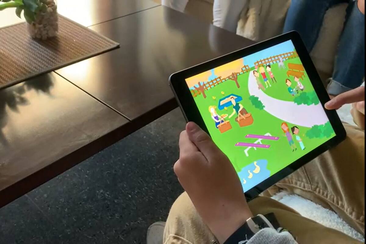 Un niño utilizando BANEDI.