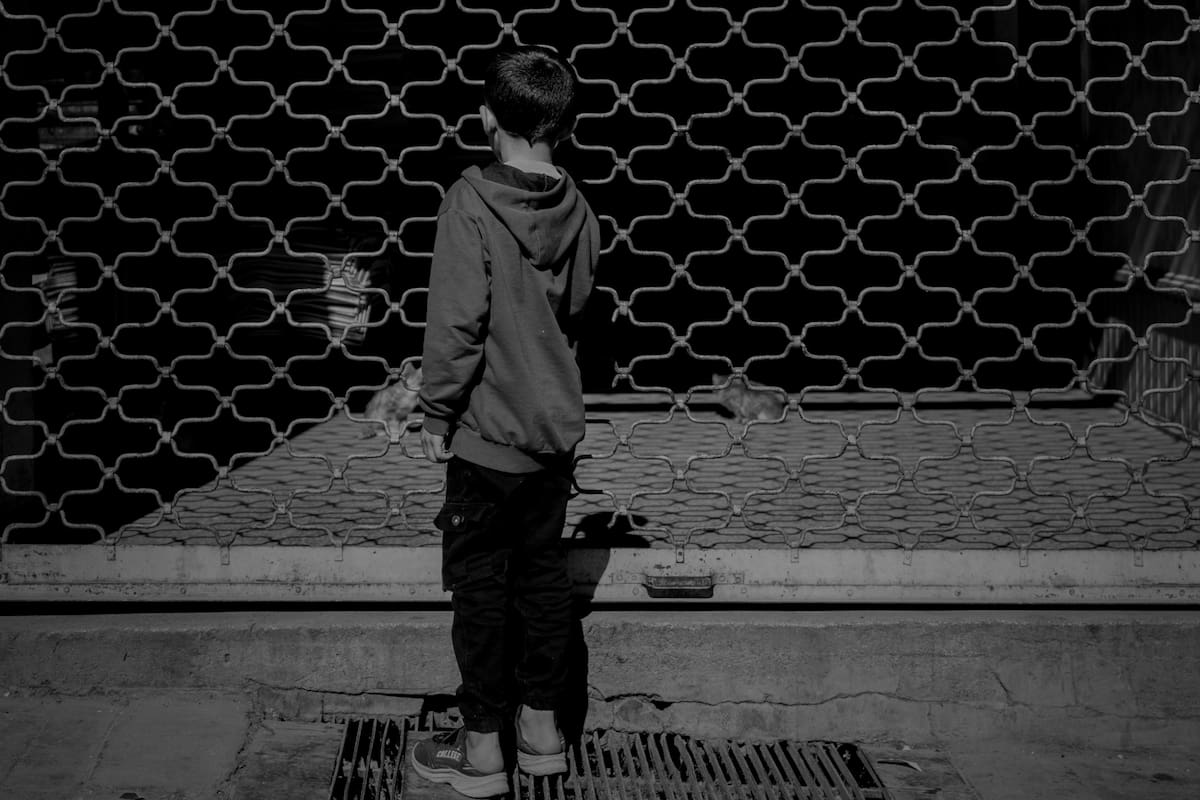 Un niño venezolano de 10 años fue solo a una corte migratoria en Houston y un juez frenó su deportación (imagen ilustrativa)