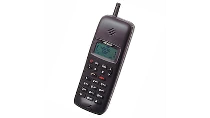 Un Nokia 1011, de 1992: el primer teléfono digital para las redes GSM, y el primero en ser capaz enviar y recibir SMS
