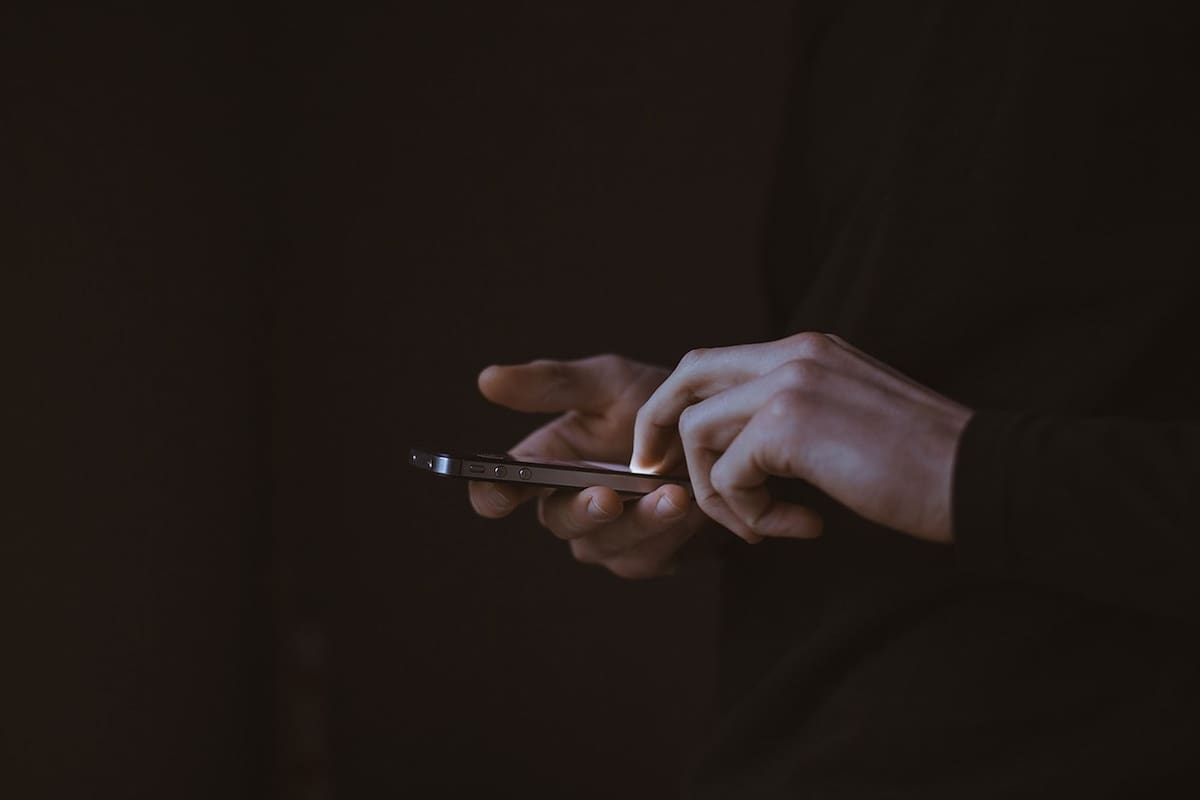 Un noticiero de cultura digital, un podcast de política internacional, imágenes de hallazgos cotidianos y un proyecto sobre los clubes de barrio. Todo a través del celular.