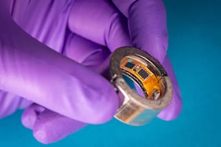 Crean un anillo inteligente que monitorea glucosa y cetonas en el sudor