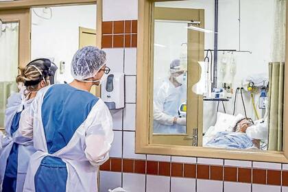 Un nuevo aumento de casos de Covid en Brasil puso al límite la capacidad de atención, como en Porto Alegre,192x134mm