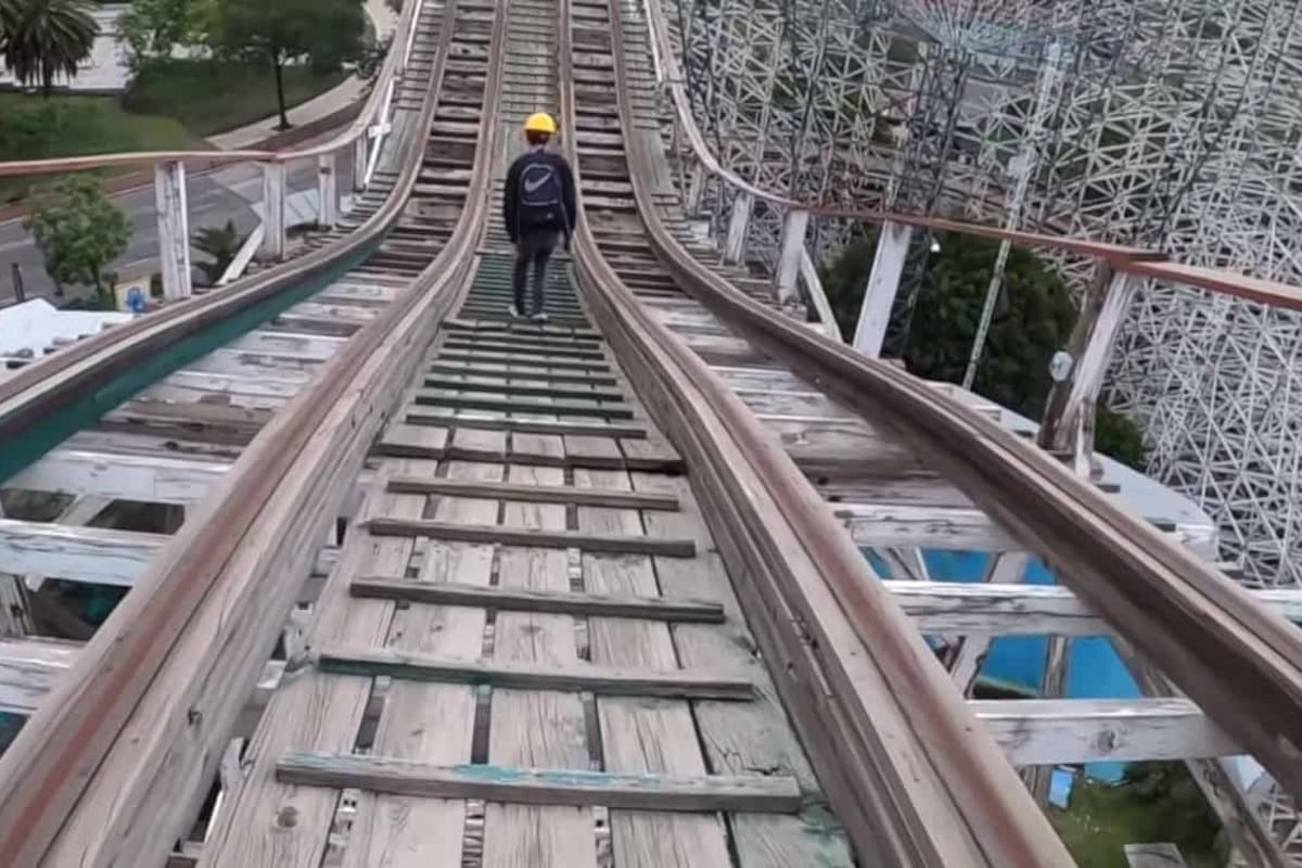 Un nuevo desafío viral de TikTok reta a los usuarios a caminar por la montaña rusa de la Feria de Chapultepec