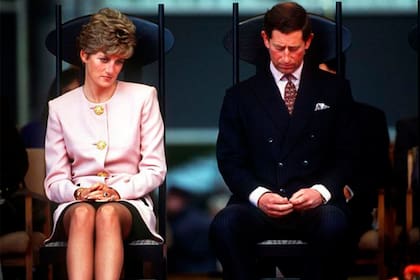 Penny Thornton, una astróloga a la que la princesa Diana consultaba, contó que la noche anterior a la boda, el príncipe Carlos le propinó a su futura esposa un golpe devastador: le dijo que no la amaba