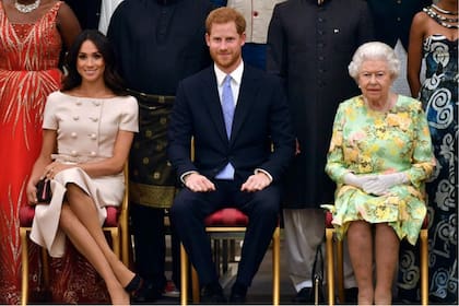 La reina Isabel se mostró "encantada" con el embarazo de Meghan Markle