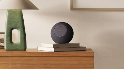 Un nuevo parlante Echo Studio de Amazon, con cámara integrada