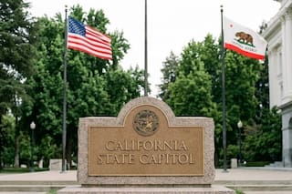 Nueva ley en California permitiría demandar a grandes empresas