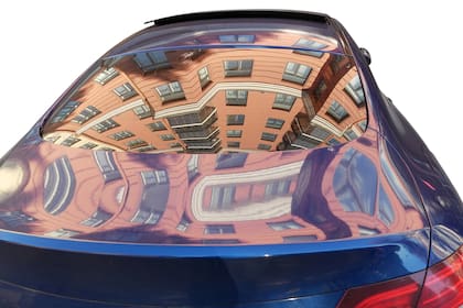 Un nuevo sistema de visión por computadora convierte cualquier objeto brillante en una especie de cámara que permite al observador ver más allá de los obstáculos. Esta tecnología, desarrollada por investigadores del MIT y la Universidad Rice, en EE.UU, podría ser especialmente útil para su aplicación en vehículos autónomos