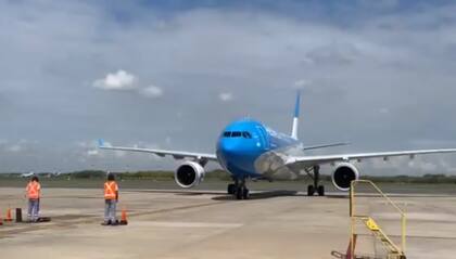 Un nuevo vuelo de Aerolíneas Argentinas despegó desde Buenos Aires hacia Beijing para traer nuevas dosis de vacunas