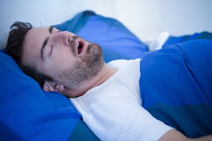Un número que pone en riesgo la salud: el 32,8% de los adultos no duerme lo suficiente.
