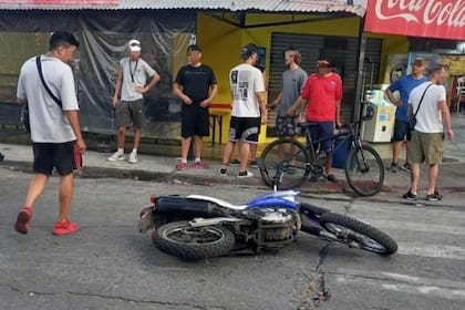 Un oficial de la Policía de la Ciudad resultó gravemente herido cuando le quisieron robar la moto en Morón