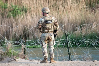 Un oficial texano en operaciones de vigilancia fronteriza