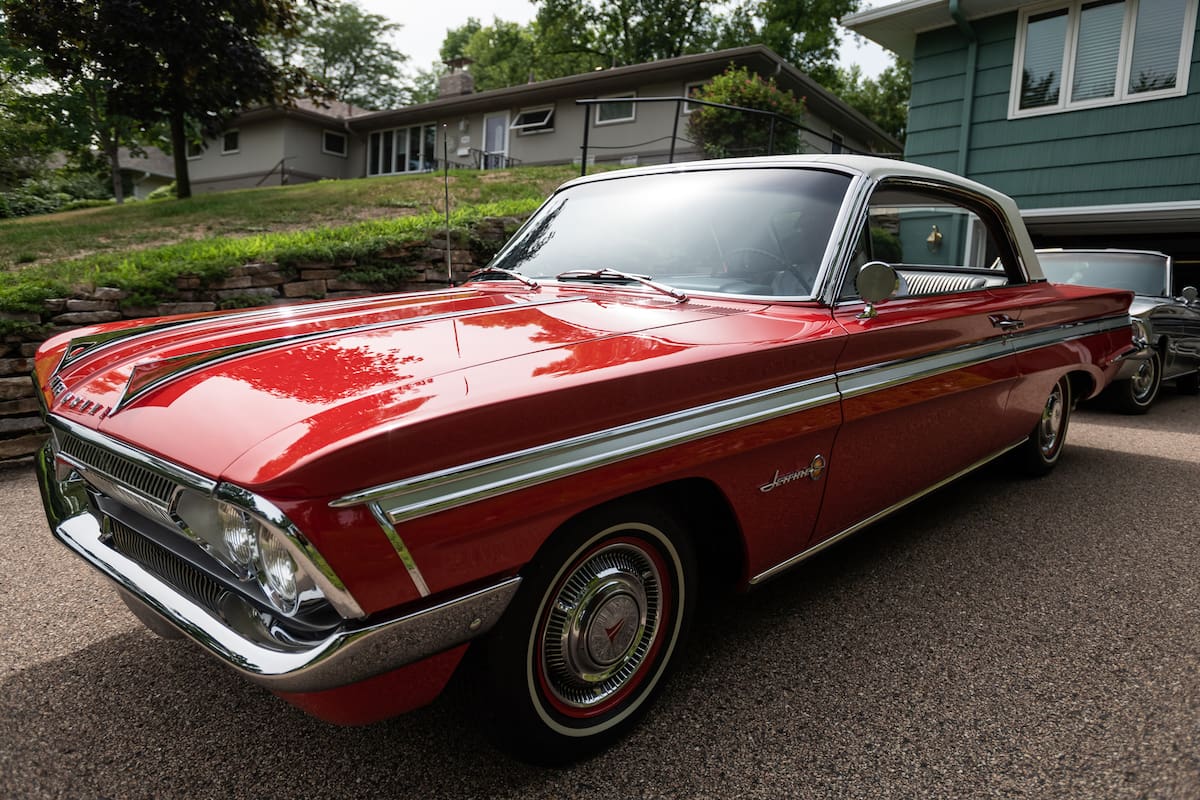 Un Oldsmobile Jetfire de 1962, uno de los primeros coches en tener un motor turboalimentado