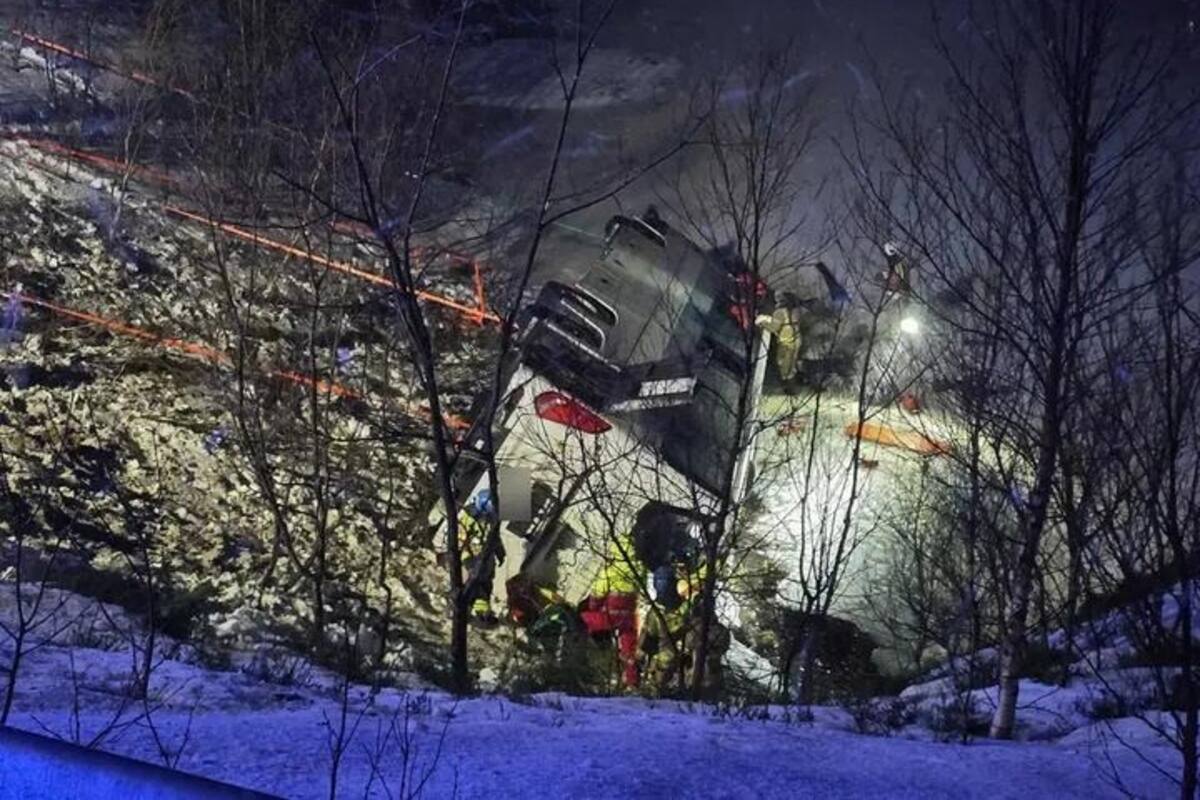 Un ómnibus cayó a un lago en Noruega