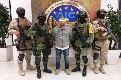 Un operativo de las fuerzas de élite gubernamentales capturó a "El Marro", presunto líder del Cártel de Santa Rosa de Lima