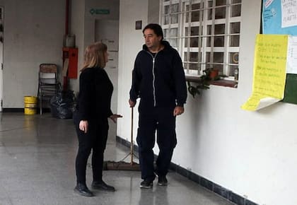 Un operativo de limpieza se montó en todas las escuelas de Mendoza que participaron de los comicios del 24 de septiembre para garantizar que haya clases este lunes