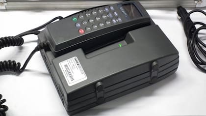 Un Orbitel 901 como el que recibió el primer SMS de la historia
