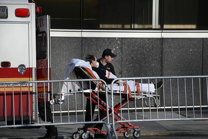 Un paciente es ingresado al Hospital Universitario Langone, en Manhattan, New York