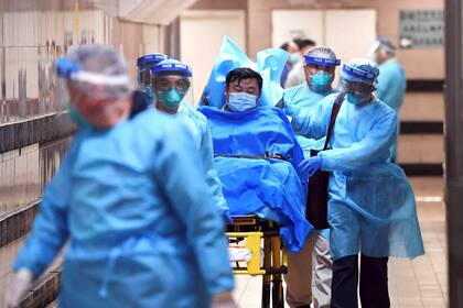 Un paciente sospechoso de estar afectado por el coronavirus, ayer, en Hong Kong