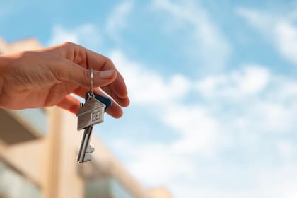 Un paquete de nuevas leyes que entraron en vigor en 2025 transformaron el panorama de los derechos de los inquilinos en California