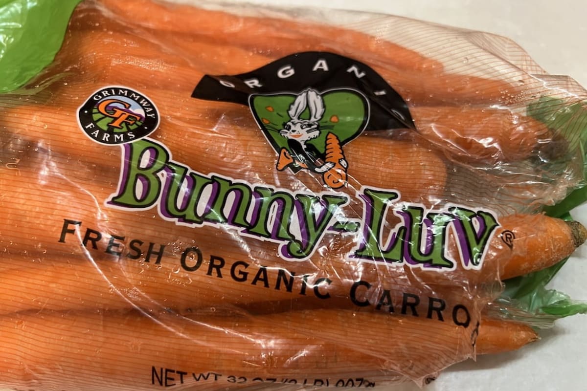 Un paquete de zanahorias orgánicas de la marca Grimmway Farms, en Lafayette, California, el 17 de noviembre de 2024
