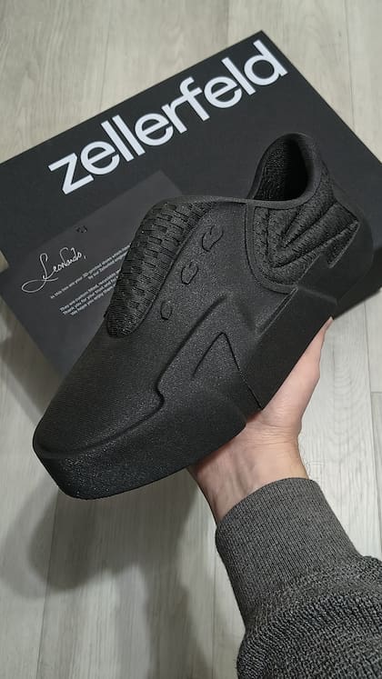 Un par de zapatillas diseñadas por Juan Pablo Tesei, se compran online y se generan con una impresora 3D con un tamaño a medida para cada pie