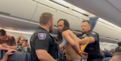 Un pasajero comenzó a quitarse la ropa en pleno vuelo y tuvo que ser maniatado por agentes policiales