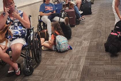 Un pasajero denunció una polémica maniobra que sirve para subir antes al avión