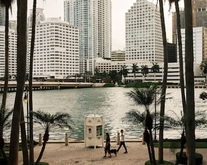 Un paseo costero en Miami, una de las ciudades de Estados Unidos más amenazas por el impacto del cambio climático en las ciudades frente al mar