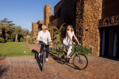 Un paseo en bicicleta, algo que les gusta mucho compartir.