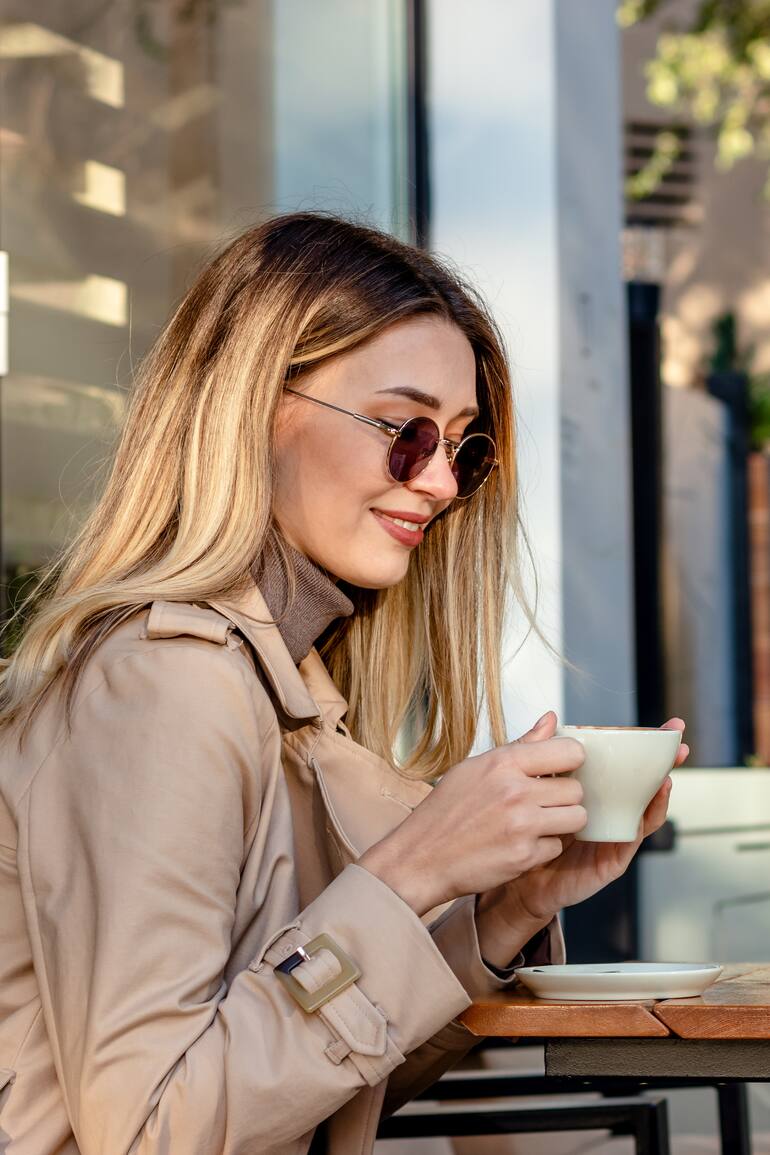 Un paseo, y un café, bajo el sol otoñal