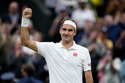 Un paso más: Roger Federer le ganó en sets corridos al italiano Lorenzo Sonego y está una vez más en los cuartos de final de Wimbledon