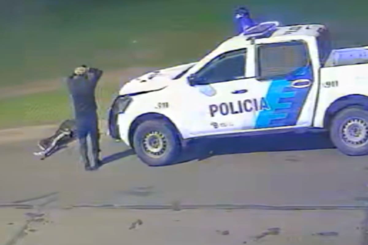 Un patrullero de la Policía Bonaerense atropelló a un hombre cuando acudía a una emergencia en Almirante Brown