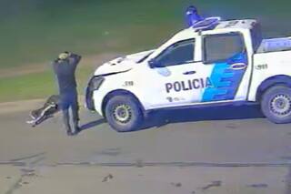 Un patrullero de la Policía Bonaerense atropelló a un hombre cuando acudía a una emergencia en Almirante Brown