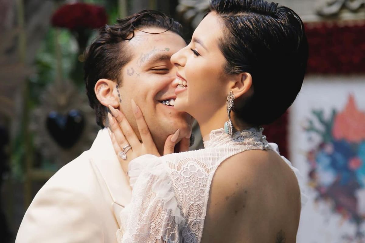 Un pequeño detalle avivó los rumores de embarazo en la pareja de Ángela Aguilar y Christian Nodal