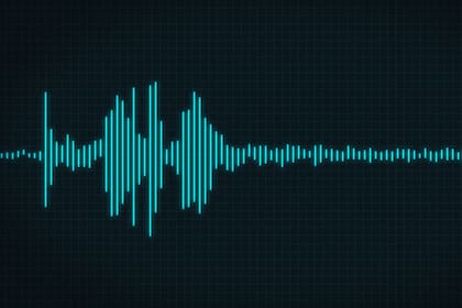 Un periodista demostró cómo puede engañar a un sistema bancario de validación biométrica por voz con una grabación, abriendo la puerta a estafas generadas con voces sintéticas