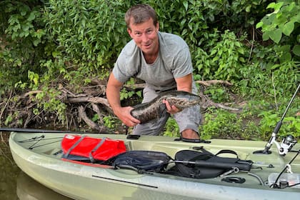 Un pescador atrapó un ejemplar del pez “cabeza de serpiente del norte” en el río Delaware que medía 80 centímetros y pesaba casi 4 kilos