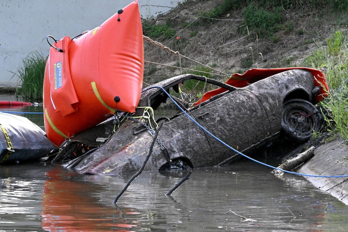Un pescador detectó con un sonar un Opel Manta fabricado alrededor de 1970 sumergido en el río Danubio, Alemania