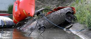 Buscaba peces en el Danubio y encontró un auto robado que llevaba más de 50 años bajo el agua